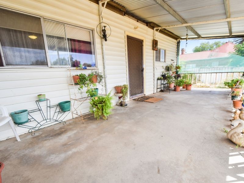 7 Currawong Street, Young NSW 2594