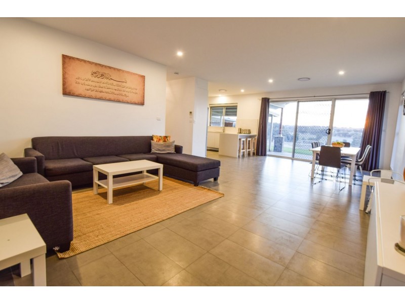 109 Dananbilla Drive, Young NSW 2594