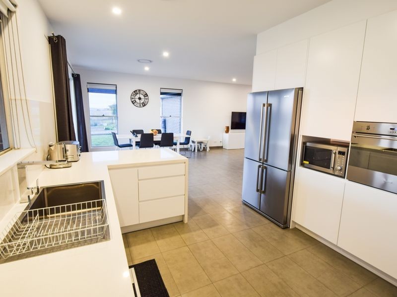 109 Dananbilla Drive, Young NSW 2594