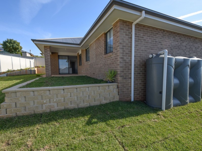 68 Jordan Place, Young NSW 2594