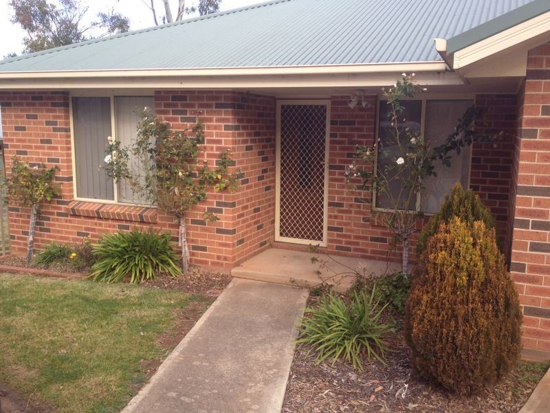 Unit 2/32 Prospect Street, Young NSW 2594