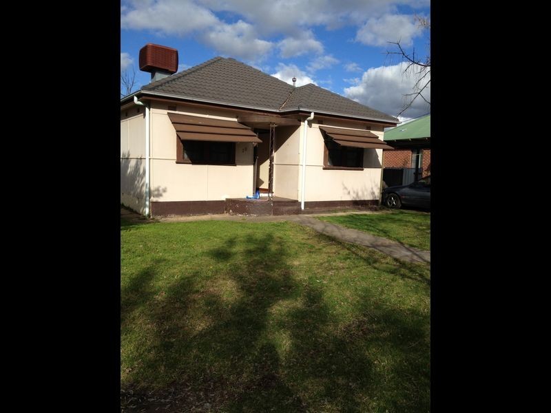 20 Binalong Street, Young NSW 2594