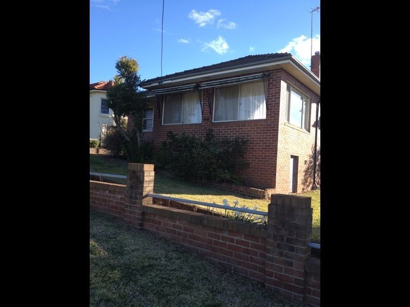 3 White Street, Young NSW 2594