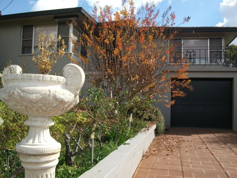 11 White Street, Young NSW 2594