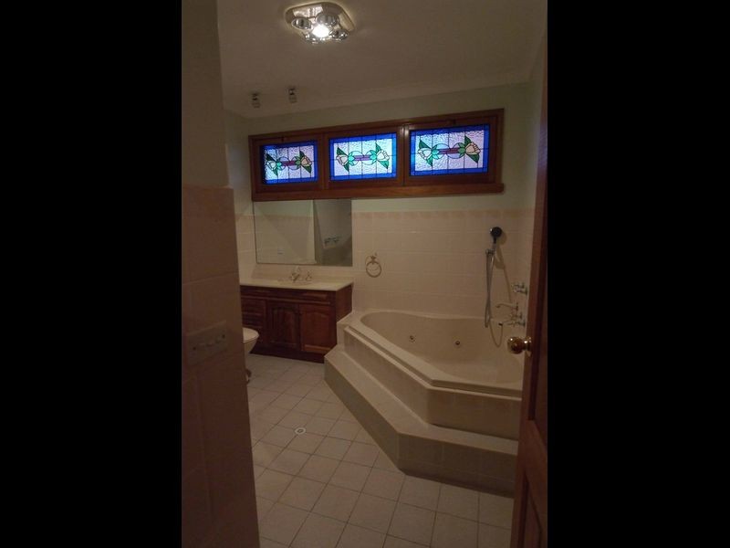 11 White Street, Young NSW 2594