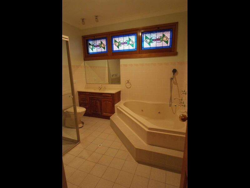 11 White Street, Young NSW 2594