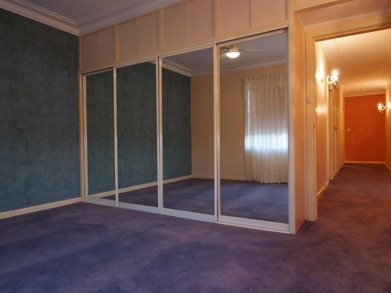 11 White Street, Young NSW 2594