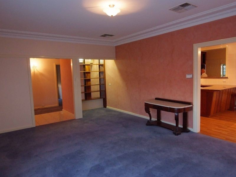 11 White Street, Young NSW 2594