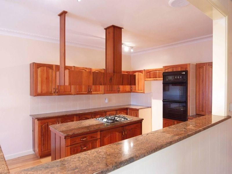 11 White Street, Young NSW 2594