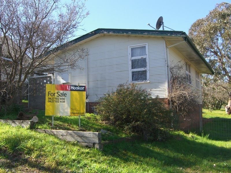 16 Florence Street, Young NSW 2594