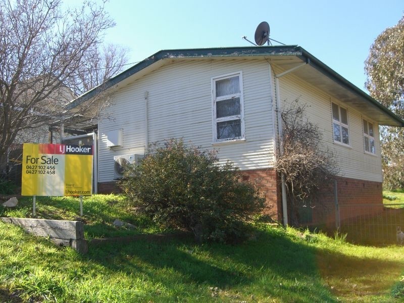 16 Florence Street, Young NSW 2594