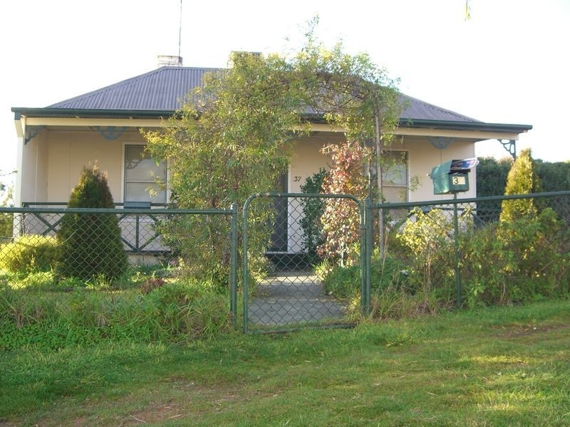 37 Nasmyth Street, Young NSW 2594