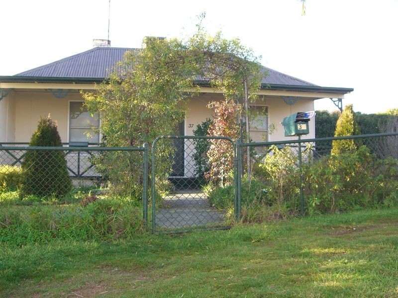 37 Nasmyth Street, Young NSW 2594