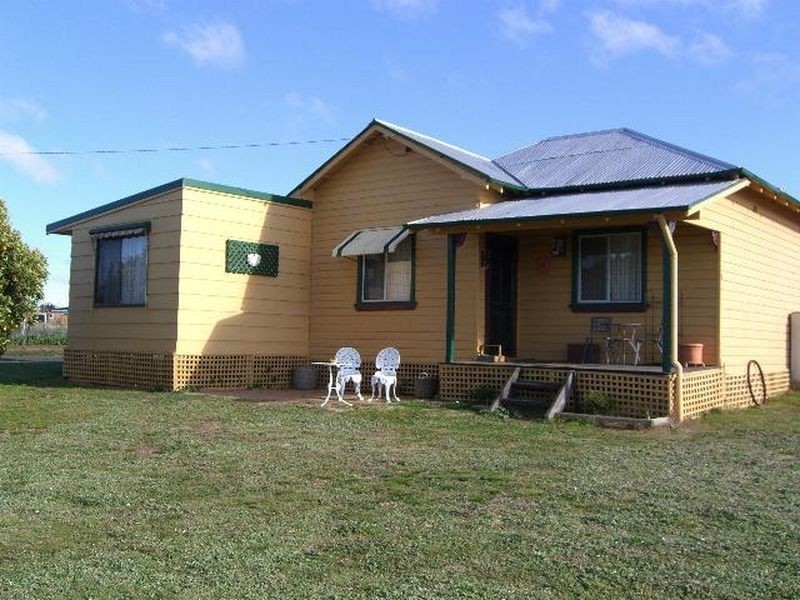 Prunevale Road, Young NSW 2594