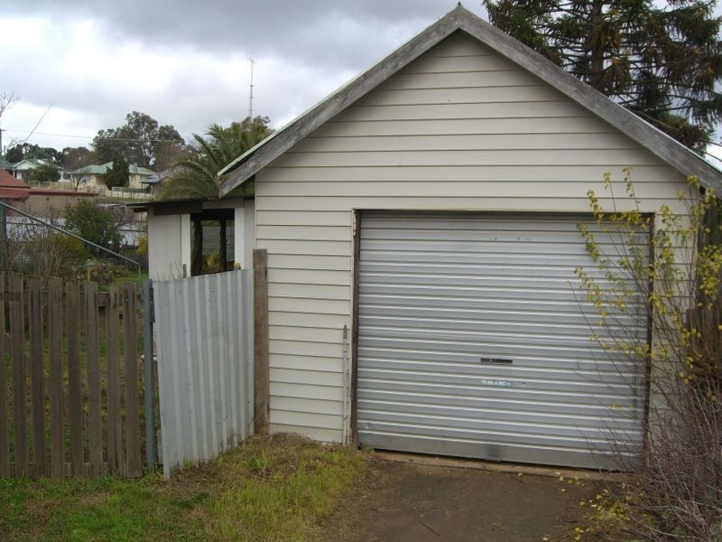 18 Brock Street, Young NSW 2594