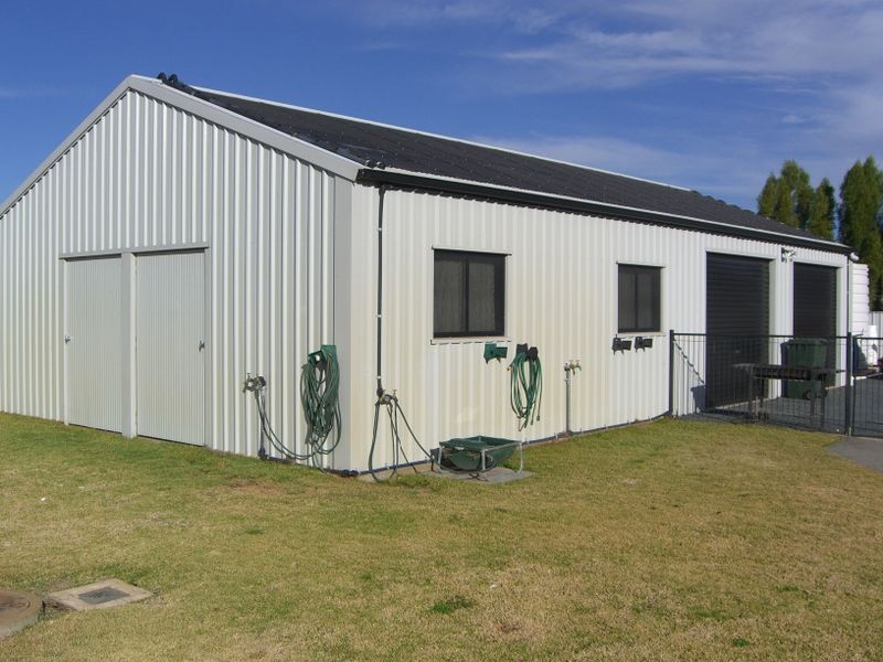96 Wombat Street, Young NSW 2594