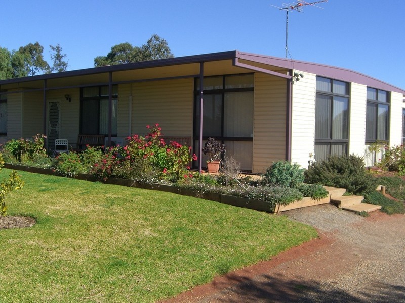 88 Willawong Street, Young NSW 2594