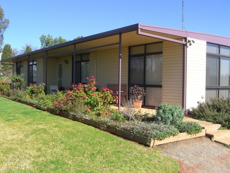88 Willawong Street, Young NSW 2594