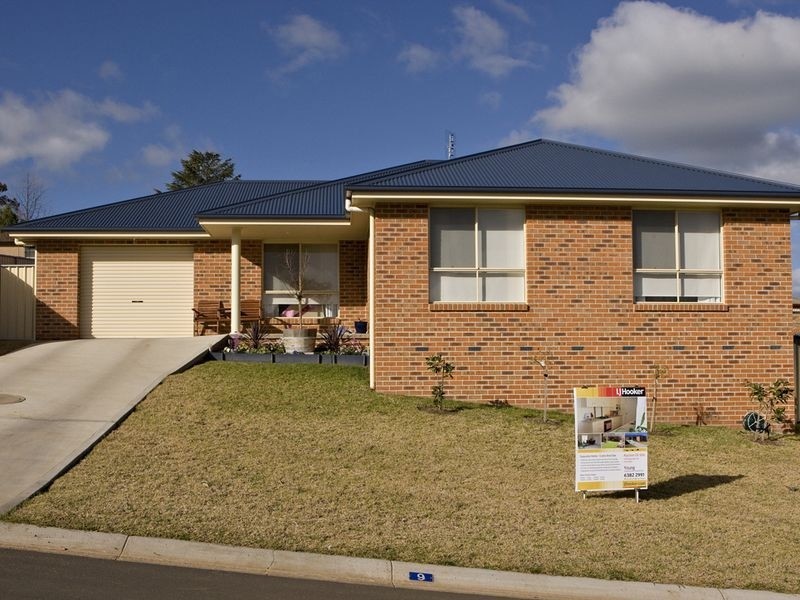 9 Hambrook, Young NSW 2594