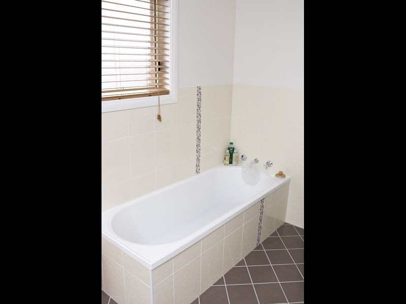 9 Hambrook, Young NSW 2594