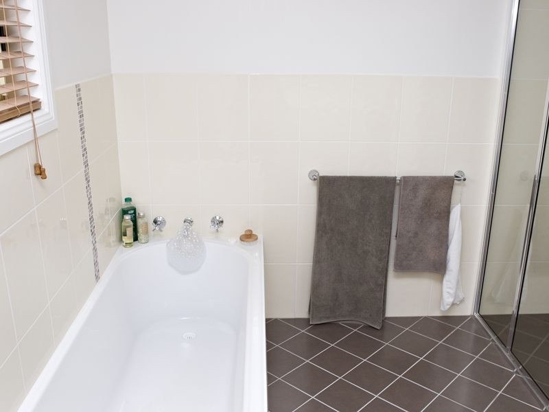 9 Hambrook, Young NSW 2594