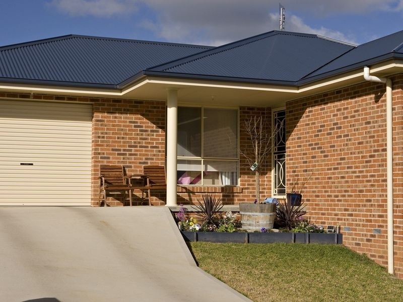9 Hambrook, Young NSW 2594