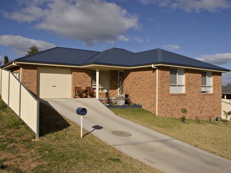 9 Hambrook, Young NSW 2594