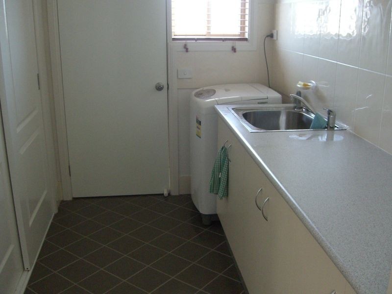 9 Hambrook, Young NSW 2594