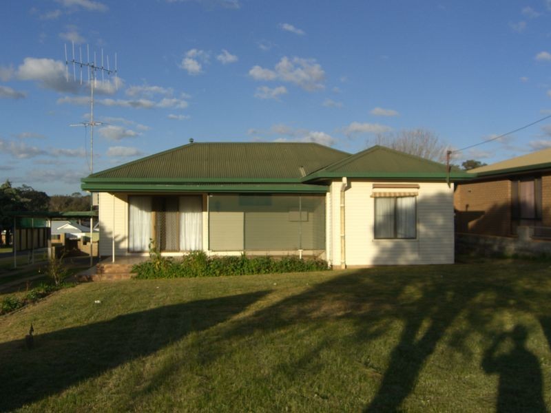 98 Wombat Street, Young NSW 2594