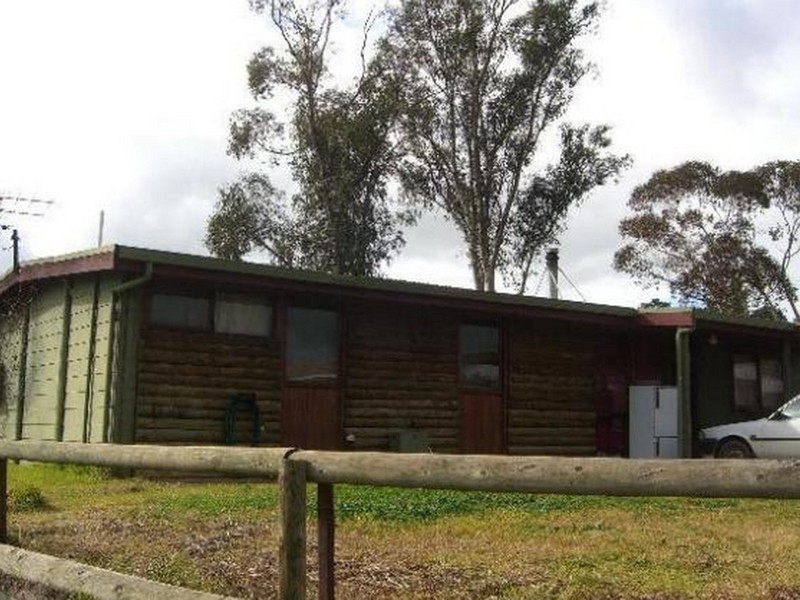 87 Blackett Avenue, Young NSW 2594