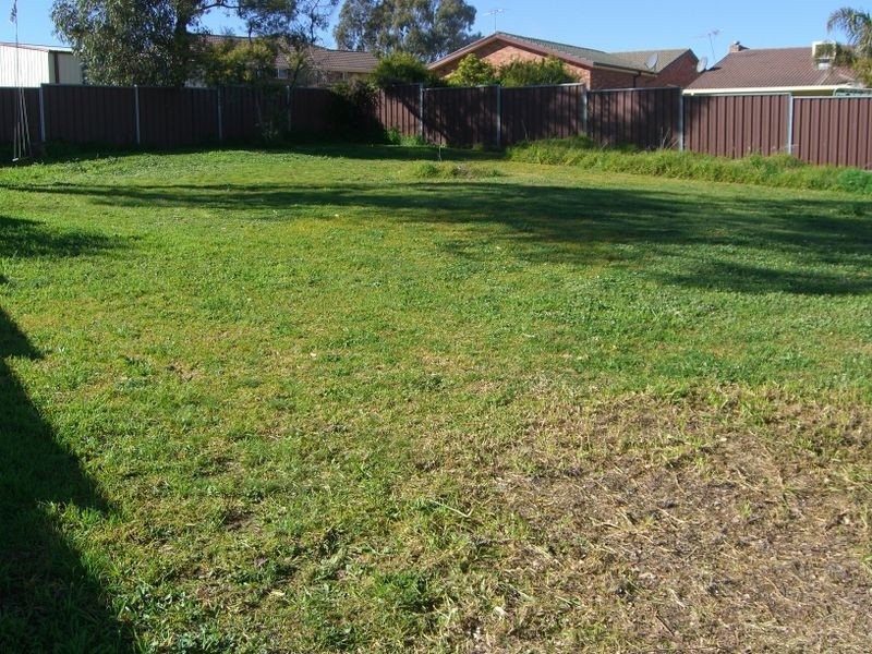 87 Blackett Avenue, Young NSW 2594