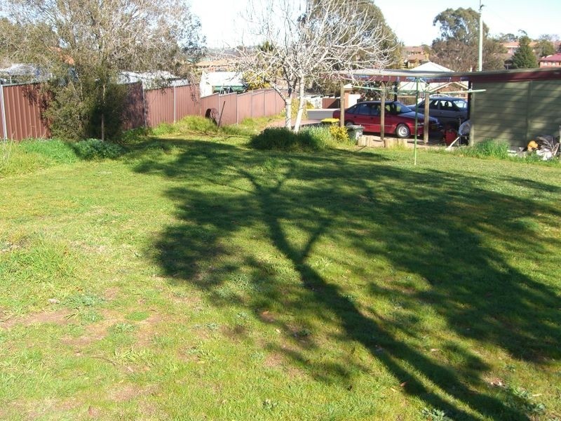 87 Blackett Avenue, Young NSW 2594