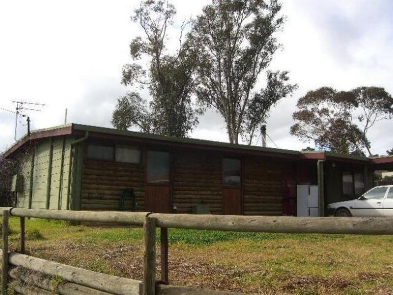 87 Blackett Avenue, Young NSW 2594