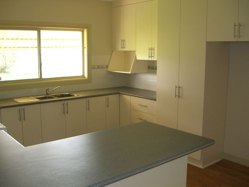 ROSE VALLE 91 Mountain View Road, Young NSW 2594