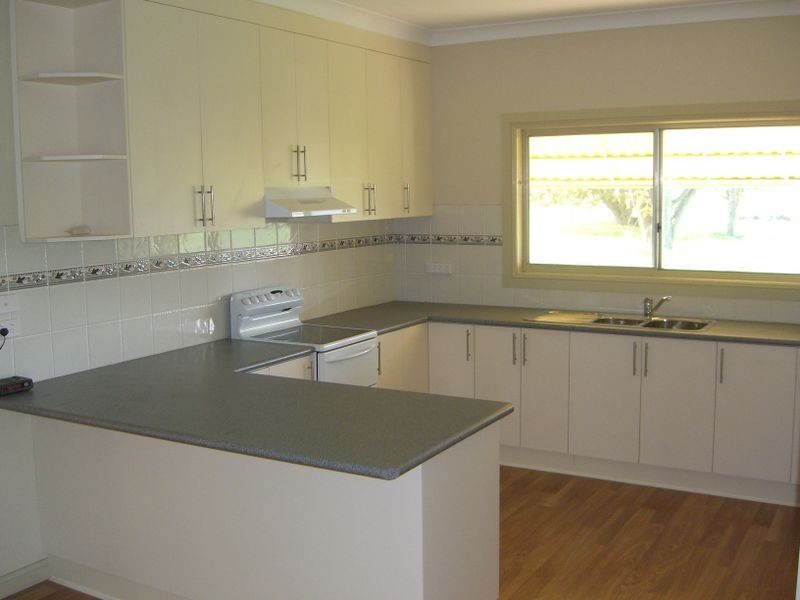 ROSE VALLE 91 Mountain View Road, Young NSW 2594