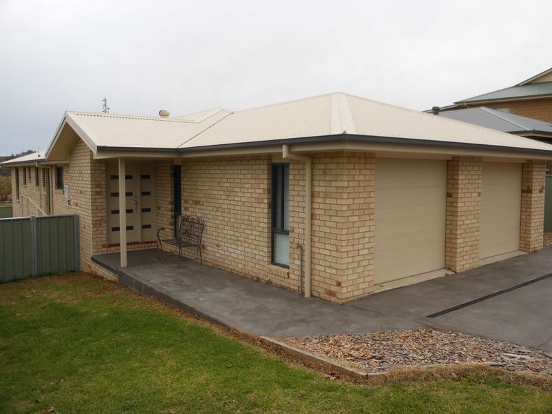 55 Templemore St, Young NSW 2594