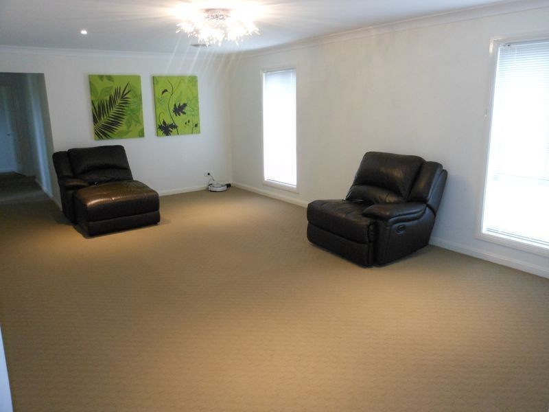 55 Templemore St, Young NSW 2594