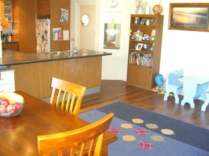 11 Sam Place, Young NSW 2594