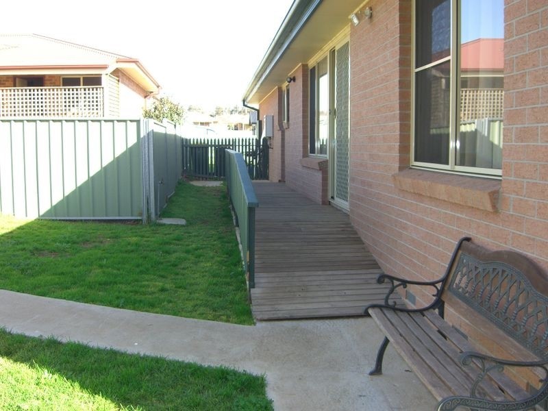 11 Sam Place, Young NSW 2594