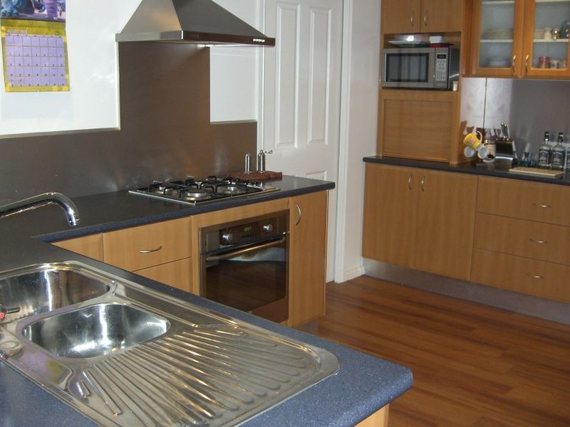 11 Sam Place, Young NSW 2594