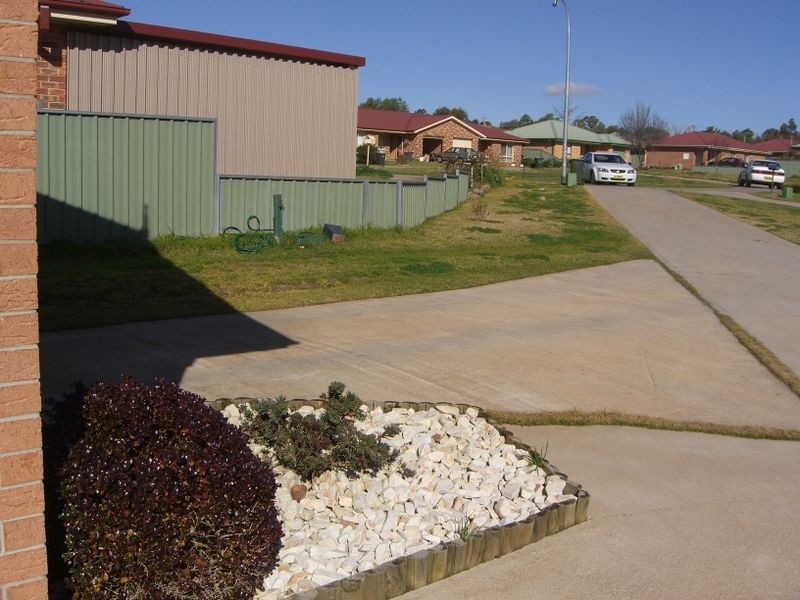 11 Sam Place, Young NSW 2594