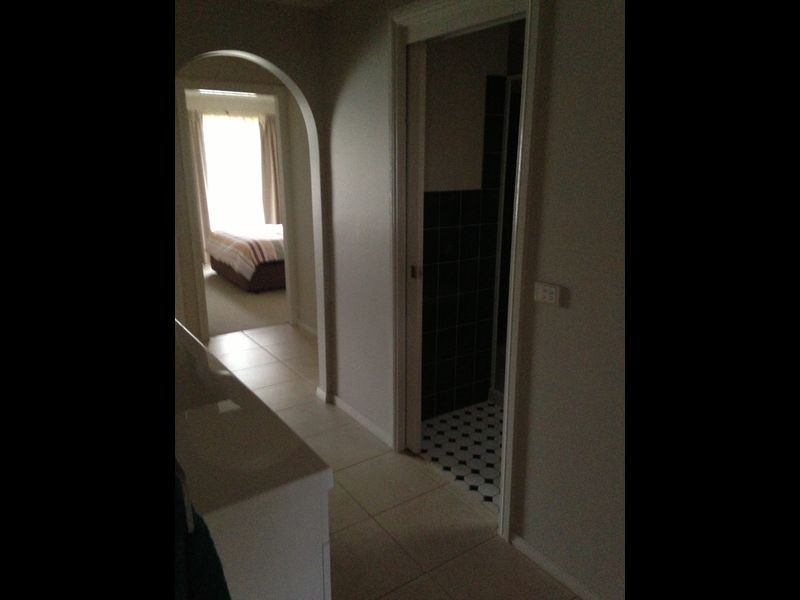 8 Martin Close, Young NSW 2594