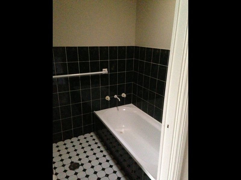 8 Martin Close, Young NSW 2594