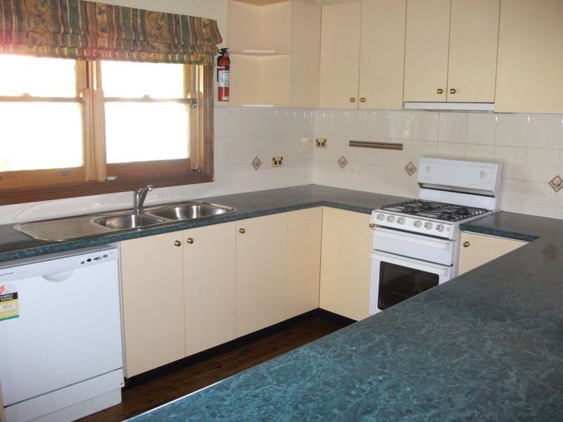 9 Yass Street, Young NSW 2594