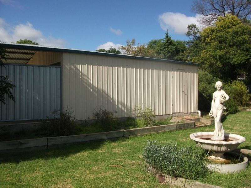 9 Yass Street, Young NSW 2594