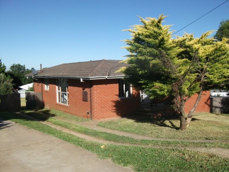 15 Cook Crescent, Young NSW 2594