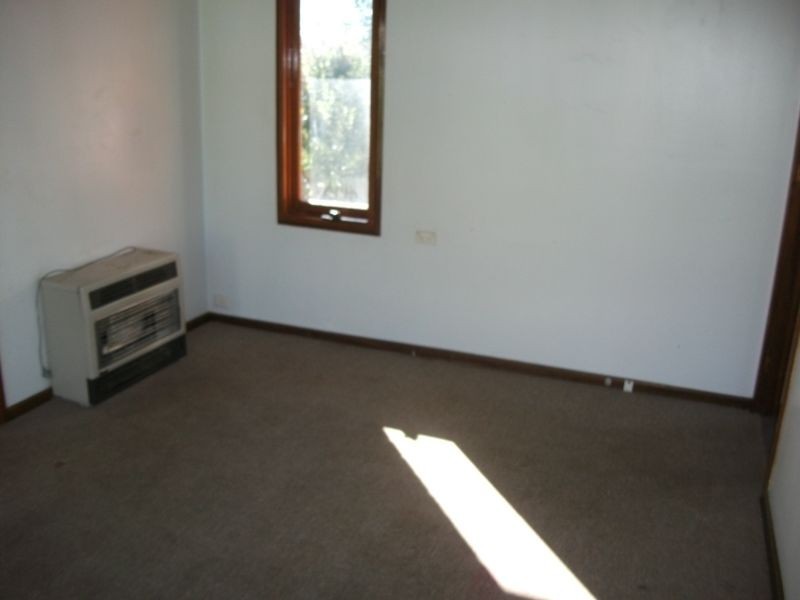 15 Cook Crescent, Young NSW 2594