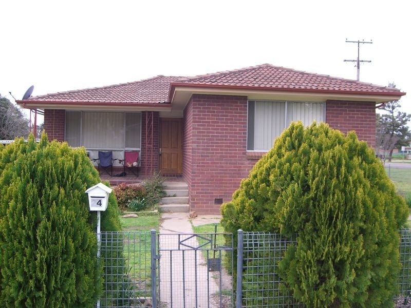 24 Murringo Street, Young NSW 2594