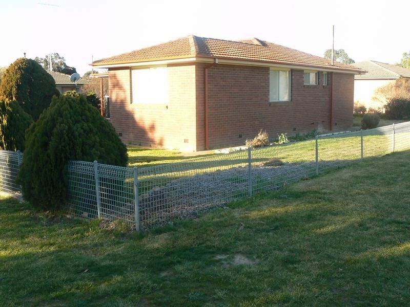 24 Murringo Street, Young NSW 2594