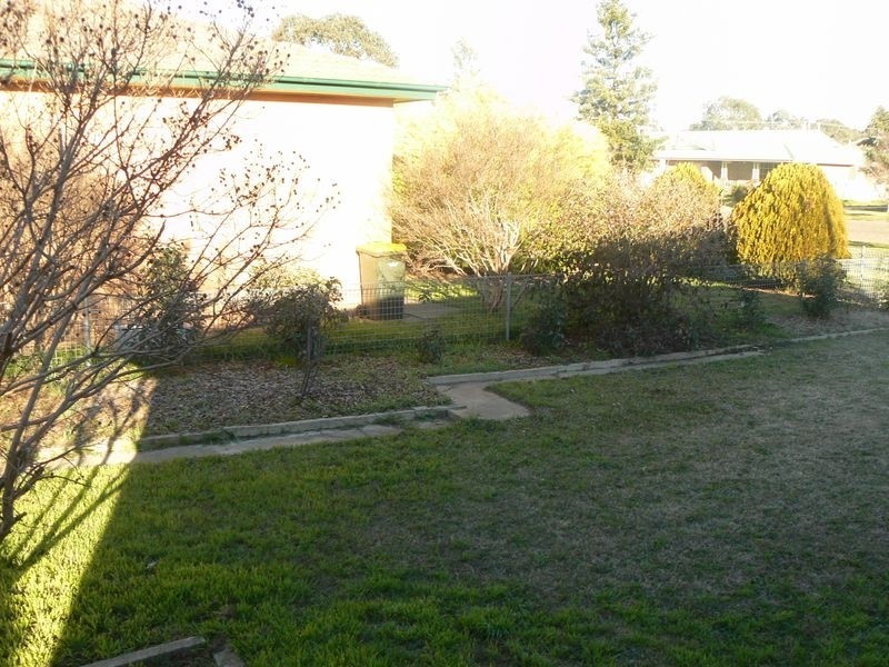 24 Murringo Street, Young NSW 2594